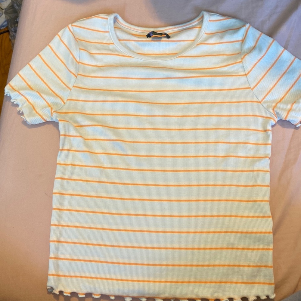 Tight tee shirt, striped, ridged on the bottom, fits really well!